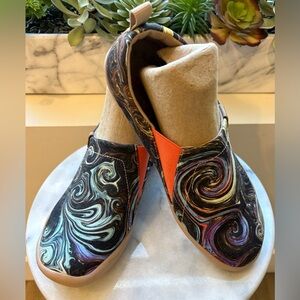 UIN Women's Starry Night Swirl-Print Slip-On Flats in Black, Teal & Orange